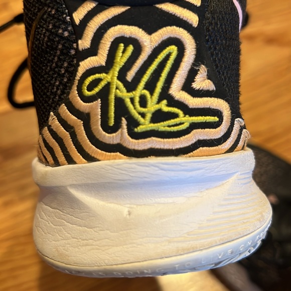 Nike Kyrie black lace basketball sneakers - Picture 10 of 10